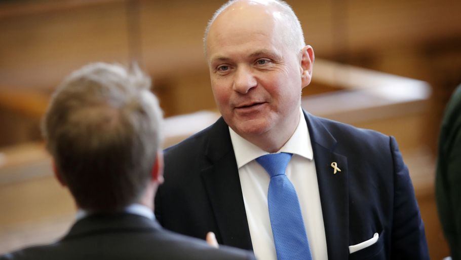 nyforelsket-s-ren-gade-st-r-frem-med-ny-k-reste-ekstra-bladet