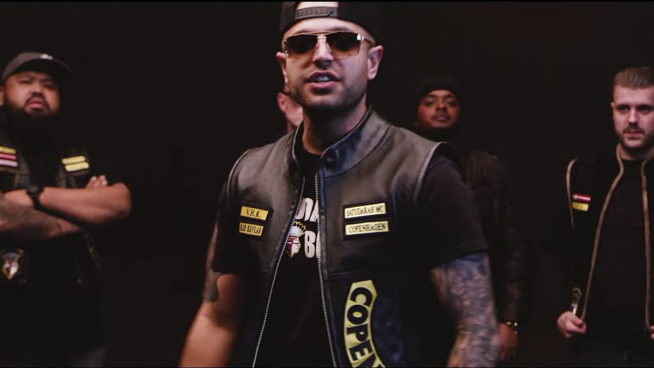 Natklub i kovending: Skrotter rocker-rapper – Ekstra Bladet